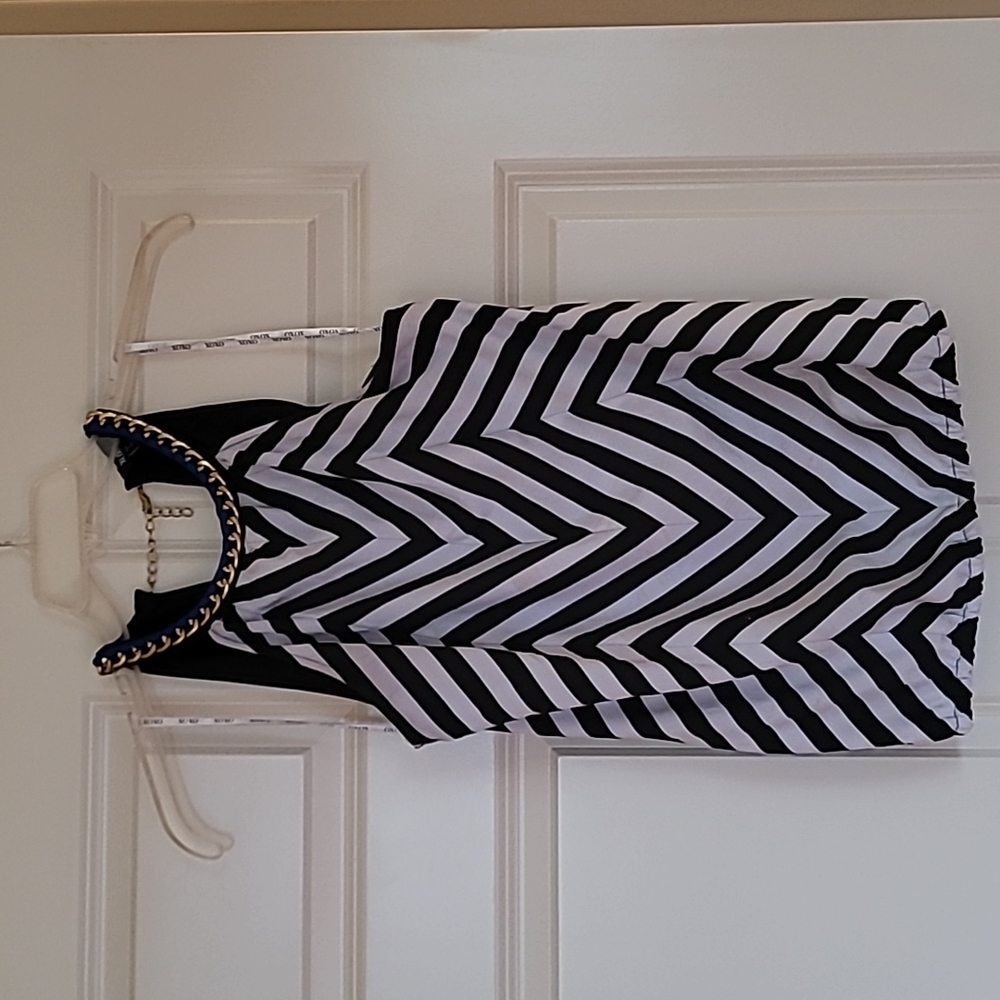Juniors sz Medium XOXO Embellished black and white top. Like New